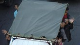 FOTO : Potret Lelah Kaum Urban dalam Arus Balik Lebaran 2018 Setelah lelah terlibat dalam kemacetan dan kepadatan lalu lintas pada mudik pekan lalu, kini kaum urban terlibat arus balik usai rayakan lebaran di kampung.
