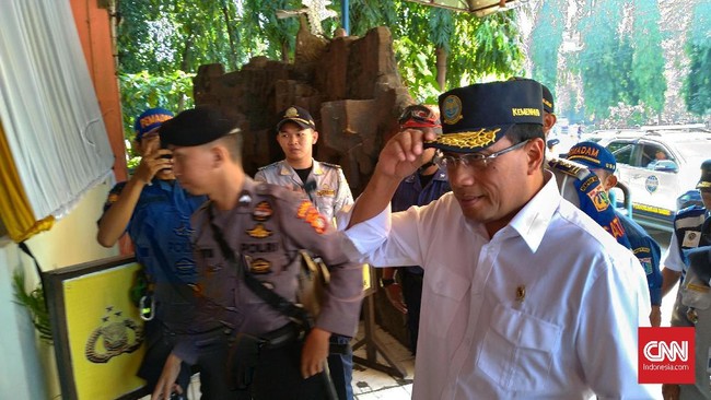 Menhub Budi Karya Sumadi menduga Politikus Gerindra Habiburokhman tak membeli tiket secara online sehingga terjebak antrean penyeberangan Kapal Feri.