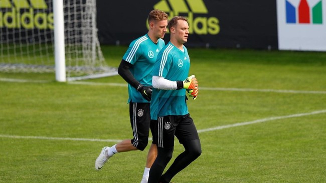 Kiper asal Jerman, Bernd Leno, resmi merapat ke salah satu klub besar Liga Primer Inggris, Arsenal, untuk musim depan.