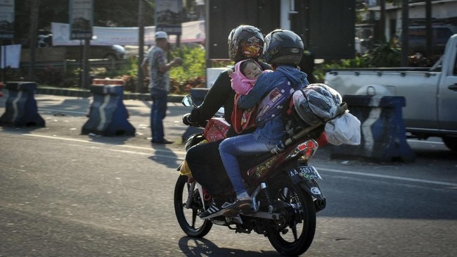 Pengamat transportasi menjelaskan mudik menggunakan motor boleh asal tak lebih dari tiga jam berkendara.