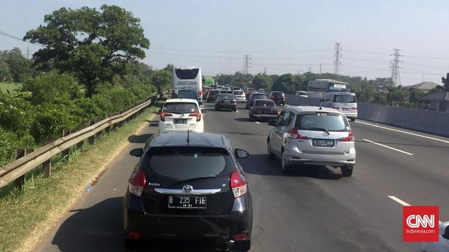 Atasi Macet Tol  Cikampek  Satu Arah  Sepanjang 38 Kilometer