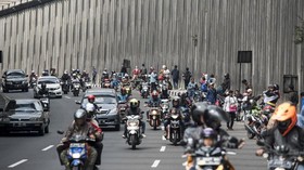 Pemudik Bermotor Mulai Berseliweran di Jalur Nagreg Bandung