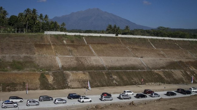 CVT berbeda dengan transmisi matic konvensional, sebab itu butuh penyesuaian untuk melintasi tanjakan.