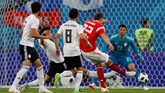 FOTO: Pesta Timnas Rusia, Kegetiran Mesir di Piala Dunia 2018 Timnas Rusia berpesta memastikan lolos ke babak 16 besar Piala Dunia 2018 usai menaklukkan Mesir 3-1 dan menjadi kegetiran bagi Mohamed Salah dan kawan-kawan.