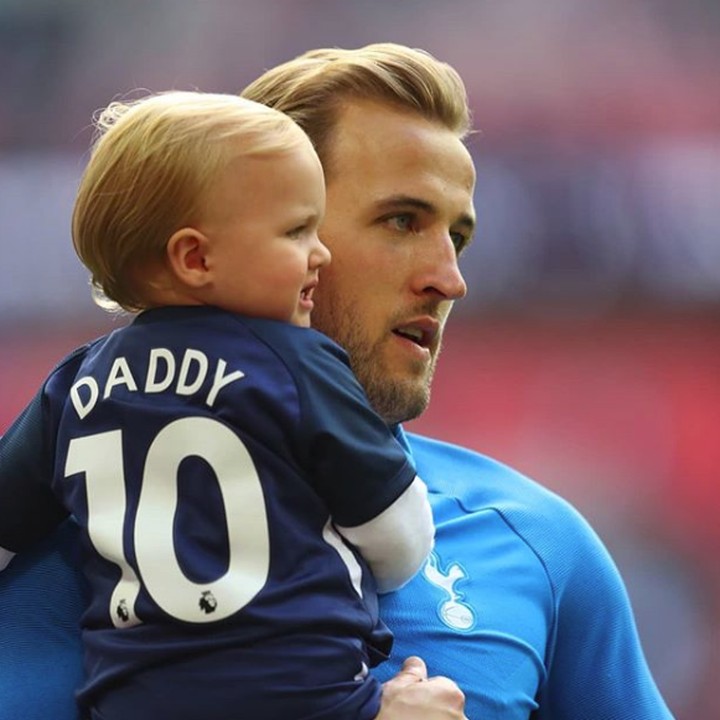 <p>Like father like daughter, Ivy mirip dengan ayahnya ya, Bun. (Foto: Instagram @harrykane)</p>