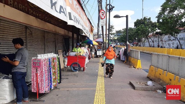 Pembangunan skybridge Tanah Abang menggunakan sistem knock down dan ditargetkan rampung untuk digunakan pada 15 Oktober 2018.