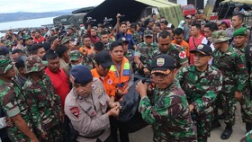 Mayat Penumpang KM Sinar Bangun Terdampar di Tepi Danau Toba