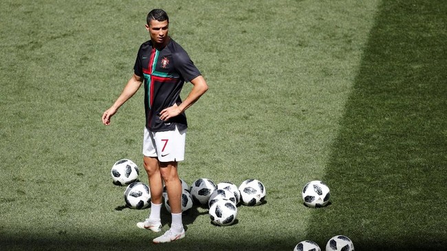 Cristiano Ronaldo mengabaikan fakta sebagai pemain tersubur di Eropa setelah mencetak gol ke gawang Maroko pada pertandingan kedua Portugal di Piala Dunia 2018.