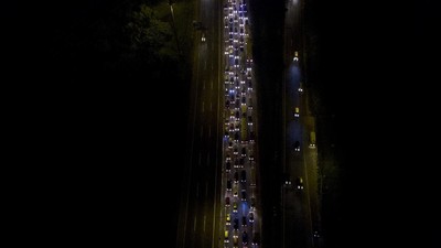img-title Sistem Satu Arah Tol Cikampek Belum Urai Kepadatan Arus Mudik