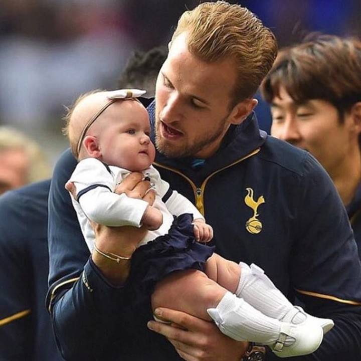 <p>Ivy juga beberapa kali dibawa ke lapangan nih oleh Ayah Harry. (Foto: Instagram @harrykane)</p>