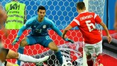 FOTO: Pesta Timnas Rusia, Kegetiran Mesir di Piala Dunia 2018 Timnas Rusia berpesta memastikan lolos ke babak 16 besar Piala Dunia 2018 usai menaklukkan Mesir 3-1 dan menjadi kegetiran bagi Mohamed Salah dan kawan-kawan.