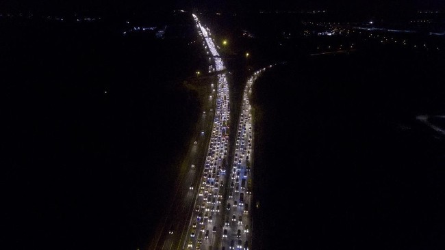 Pantauan arus balik di sejumlah titik untuk seluruh moda transportasi masih terpantau normal dan belum mengalami lonjakan berarti.
