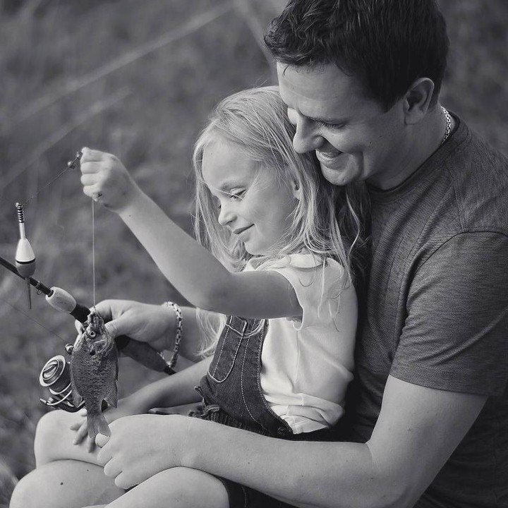<p>Ayah adalah cinta pertama bagi anak pertamanya.</p>