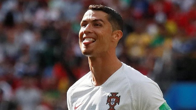 Investigasi FIFA menyimpulkan bahwa tak ada permintaan kaus Cristiano Ronaldo dari wasit yang memimin laga Portugal vs Maroko, Mark Geiger.