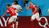 FOTO: Pesta Timnas Rusia, Kegetiran Mesir di Piala Dunia 2018 Timnas Rusia berpesta memastikan lolos ke babak 16 besar Piala Dunia 2018 usai menaklukkan Mesir 3-1 dan menjadi kegetiran bagi Mohamed Salah dan kawan-kawan.