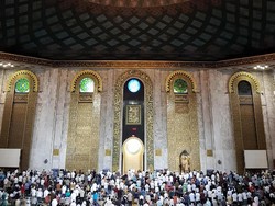 7 Adab Sholat Jumat untuk Muslim Sesuai Ajuran Rasulullah SAW