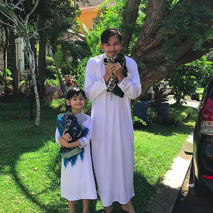 <p>Assalamualaikum. Kita mau salat Jumat dulu ya, Bun. (Foto: Instagram/ @sonnyseptian)  </p>