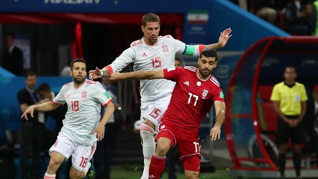 Timnas Spanyol masih kerap kerepotan menghadapi serangan tim yang bermain dengan strategi 'parkir bus' seperti Iran di Piala Dunia 2018.