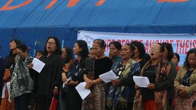 Pencarian Nihil, Ratusan Keluarga Cemas di Tepi Danau Toba