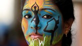 FOTO: 'Namaste' di Kampung Halaman Yoga Hari Yoga Internasional dirayakan dengan semarak di India. Warga di kampung halaman yoga itu ramai-ramai beryoga dan mengejar 'namaste'.