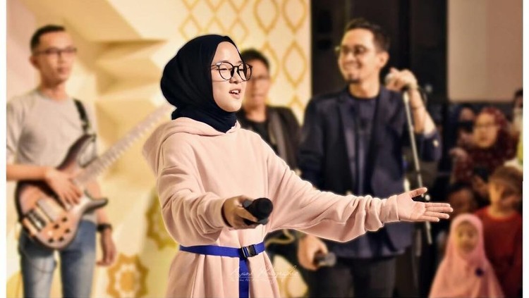 Lagu Aisyah Istri Rasulullah menjadi trending di YouTube karena liriknya disoroti ulama. Simak 7 fakta tentang lagu Aisyah Istri Rasulullah berikut ini, Bun.