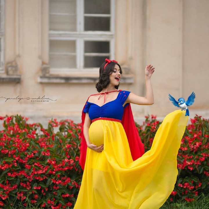 <p>Maternity Photo atau foto kehamilan dengan tema para putri Disney? Hmm patut dicoba lho, Bun. (Foto: Instagram/penelopeandeline)</p>