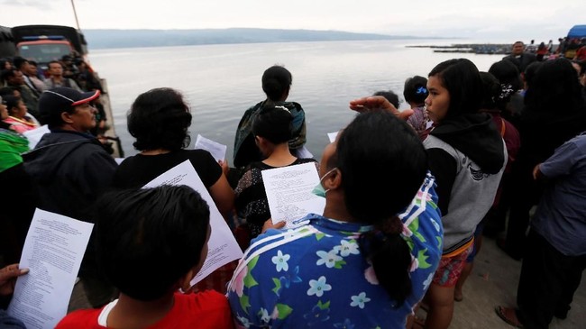 Jumlah korban KM Sinar Bangun hingga kini masih simpang siur. Kemenhub mengatakan ada indikasi oknum yang ingin memperoleh dana kematian dari pihak asuransi.