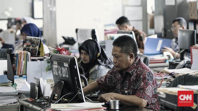 Kementerian Keuangan menyebut anggaran pemberian THR dan gaji ke-13 PNS tahun ini mencapai Rp40 triliun, naik 12 persen dari tahun lalu Rp35,76 triliun,