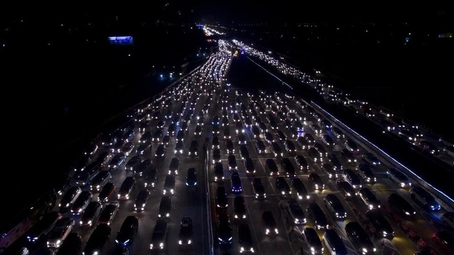 Polda Metro Jaya menyatakan semua kendaraan yang melewati jalan tol dari Jawa Tengah akan bermuara di Tol Halim Perdanakusumah, Jaktim.