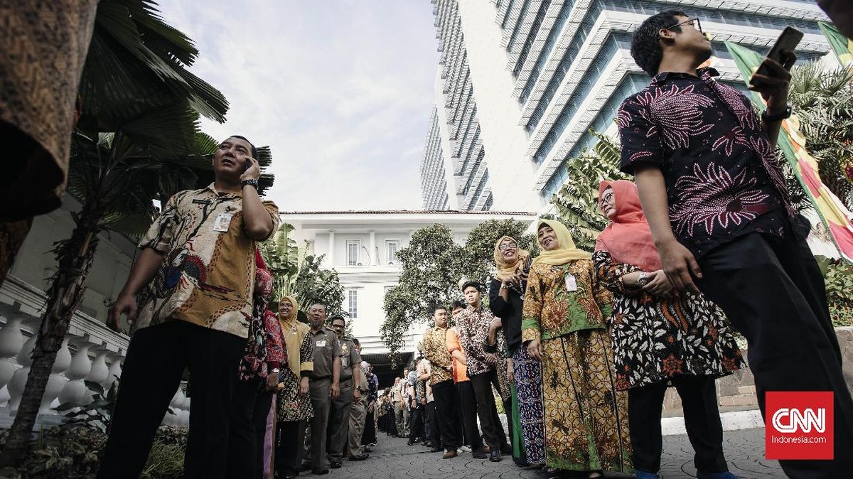 FOTO: Hari Perdana Dinas Abdi Negara Jakarta Usai Lebaran