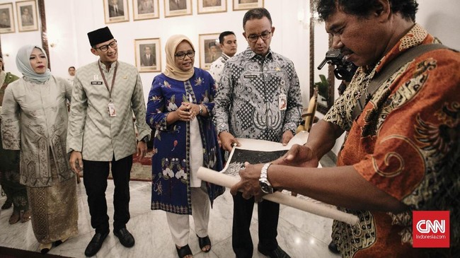 Sandiaga Uno berkata SK Gubernur tengah menunggu Keputusan Presiden terkait libur saat pilkada serentak. Pemerintah belum memastikan 27 Juni 2018 libur.