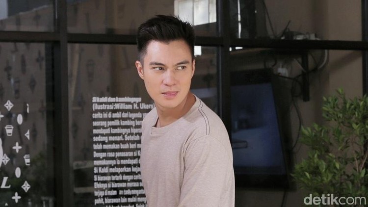 Sebentar lagi Baim Wong akan melepas masa lajangnya. Berbagai hal tentang pernikahan pun diambil Baim dari orang tuanya.