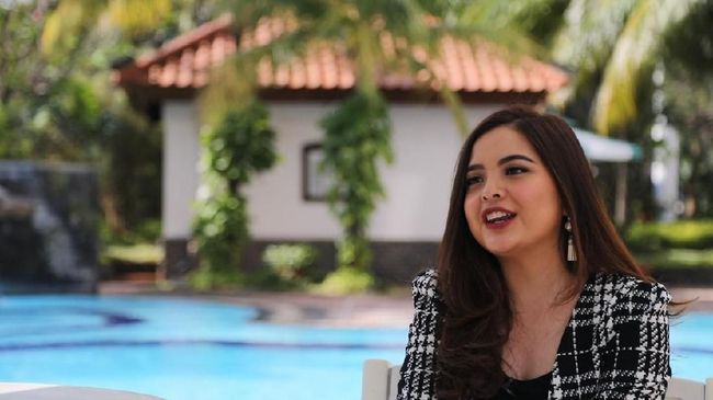 Mantan bintang cilik Tasya Kamila telah resmi menjadi istri dari Randi Wardana Bachtiar.