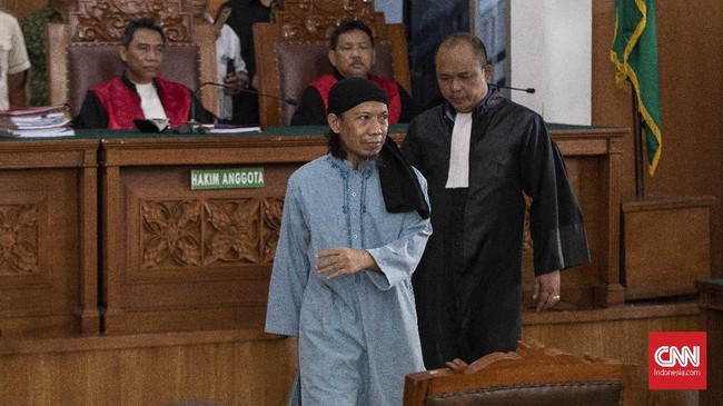 Kuasa hukum Aman malah menyatakan pikir-pikir, tetapi tidak bisa mengajukan banding jika kliennya tetap memilih menerima vonis mati.