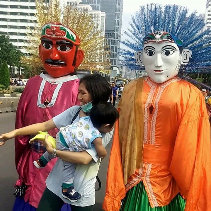 <p>Pengen lihat ondel-ondel, tapi aku takut juga nih, Bun.(Foto: Instagram/ @selym_hazel)</p>