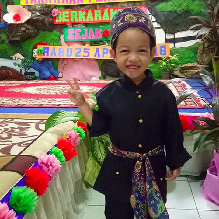 <p>Kalau penampilan abang cilik yang satu ini gimana menurut Bunda? (Foto: Instagram/ @fathiasyakina)</p>