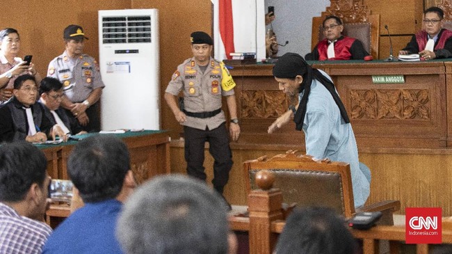 Aman Abdurrahman sempat berpesan kepada pengacaranya agar eksekusi mati dilakukan secepatnya. Pesan itu diungkapkan Aman sebelum sidang vonis.