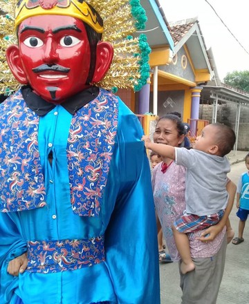 Lucu Beragam Ekspresi Anak Anak Saat Berfoto Dengan Ondel