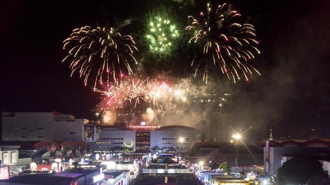 Perayaan HUT ke-492 DKI Jakarta menelan biaya hingga Rp20 miliar. Alokasi terbesar digunakan untuk penyelenggaraan Jakarnaval dan kontes Abang None. 