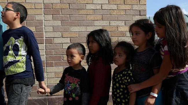 Bocah perempuan imigran yang tewas dalam tahanan di perbatasan AS disebut tidak dalam kondisi sakit saat dibawa dari Guatemala menuju AS.