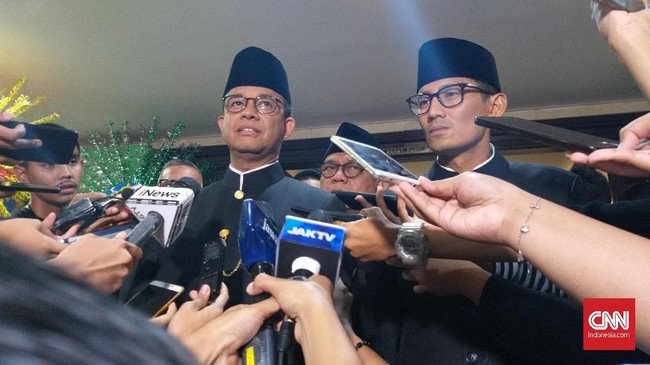 Matahari kembar merupakan istilah yang dipakai untuk menggambarkan dua kepemimpinan dalam organisasi. Fraksi PDIP berharap wagub saling mengisi pemerintahan.
