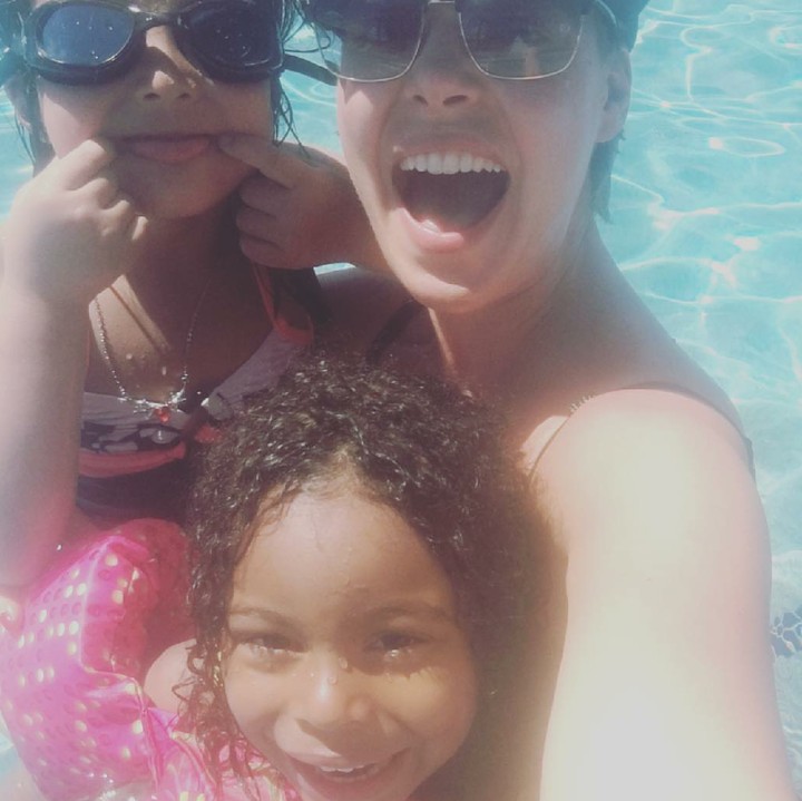 <p>Berenang bareng anak jadi salah satu quality time Katherine dan si kecil. (Foto: Instagram/katherineheigl)</p>