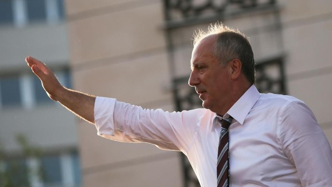 Muharrem Ince digadang-gadang jadi kandidat terkuat pengganti Erdogan. Dia adalah seorang mantan guru fisika yang menjanjikan perubahan bagi rakyat Turki.