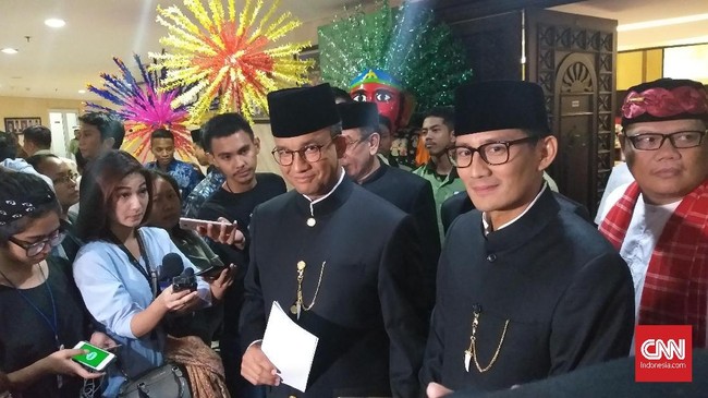 Hampir 9 bulan menjabat, Anies-Sandi sudah melakukan kunjungan luar negeri. Fraksi Nasdem di DPRD berharap Anies-Sandi lebih berkonsentrasi di dalam negeri.