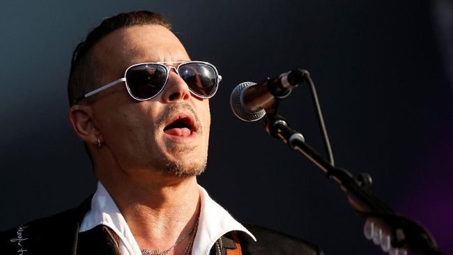 Jack Depp dikabarkan tengah sakit serius, sampai sang ibunda Vanessa Paradis harus menungguinya dan tak datang ke premiere filmnya sendiri.