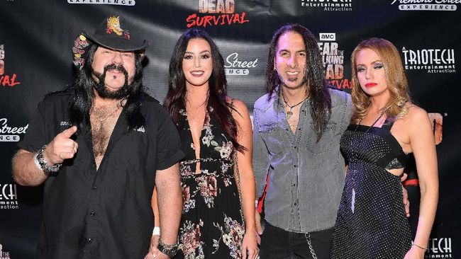 Vinnie Paul, drumer legendaris dan anggota pendiri band metal Pantera meninggal dunia pada usia 54 tahun.