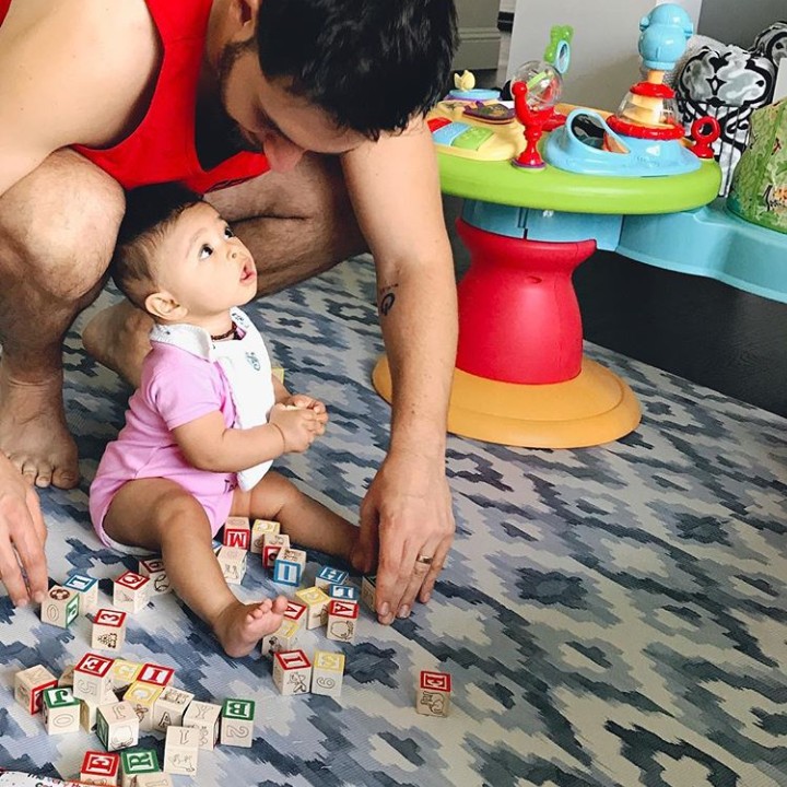 <p>Alexis paham benar, stimulasi kecerdasan anak bisa dilakukan sambil bermain. (Foto: Instagram @alexisohanian)</p>