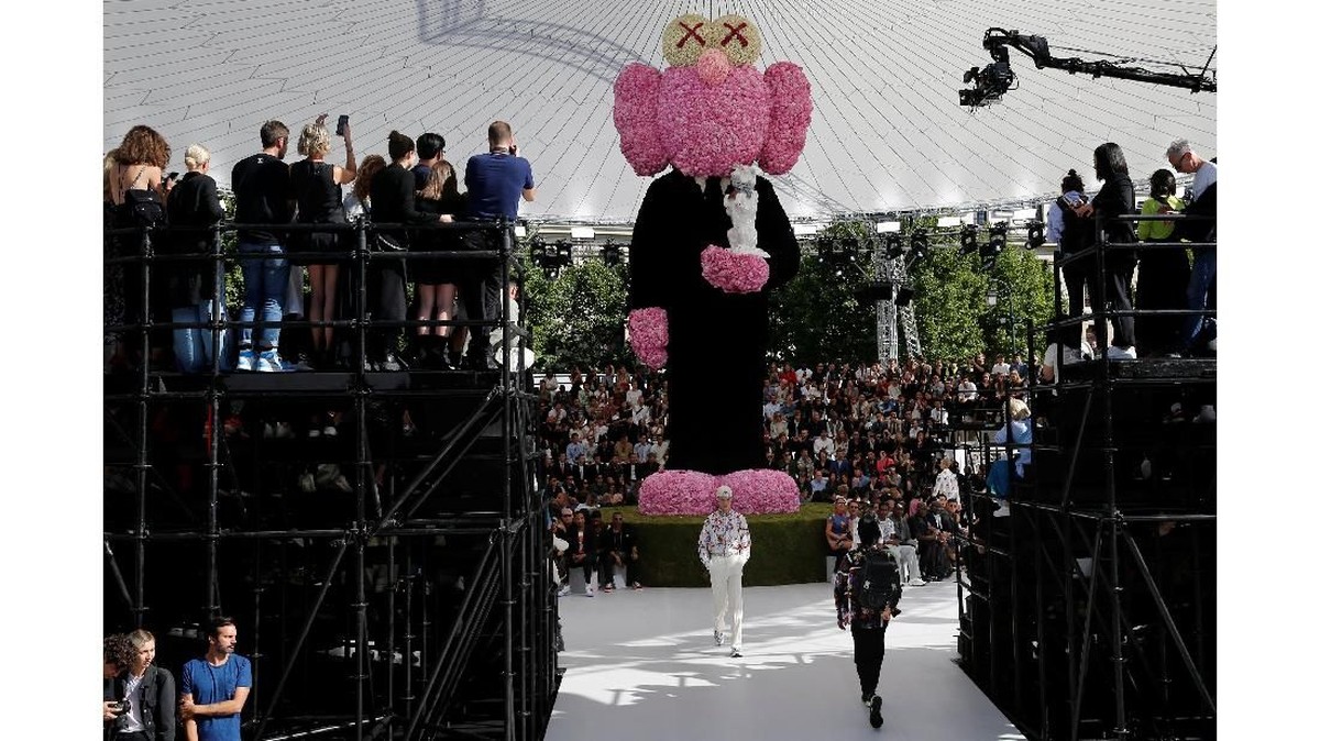 FOTO: Deretan Kejutan di 'Men's Paris Fashion Week'
