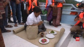 VIDEO: Warga Gelar Ritual Bantu Pencarian KM Sinar Bangun