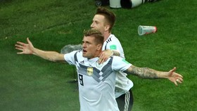 FOTO: Gol Ciamik Kroos Berikan Kemenangan untuk Jerman